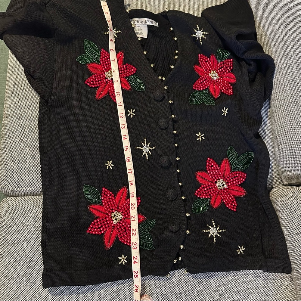 VINTAGE Victoria Jones Poinsettia Beaded Embellished Christmas Sweater | Sz M - Picture 9 of 9